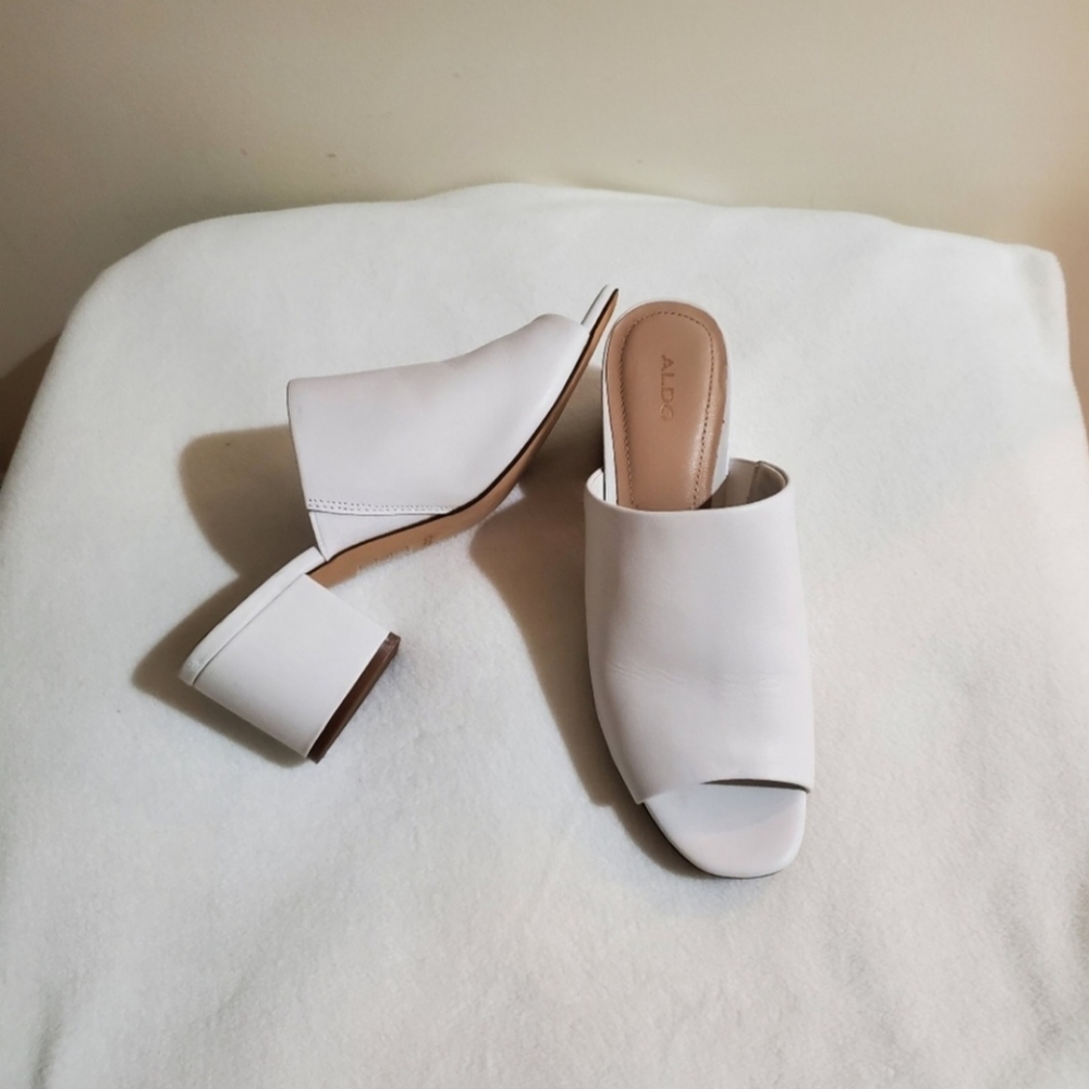 EUC Aldo white mule- Sz 7